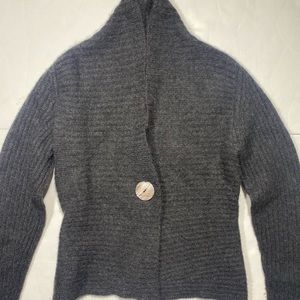 Elena Solano 100% Cashmere Soft Grey Sweater With Giant Abalone Button Sweater M